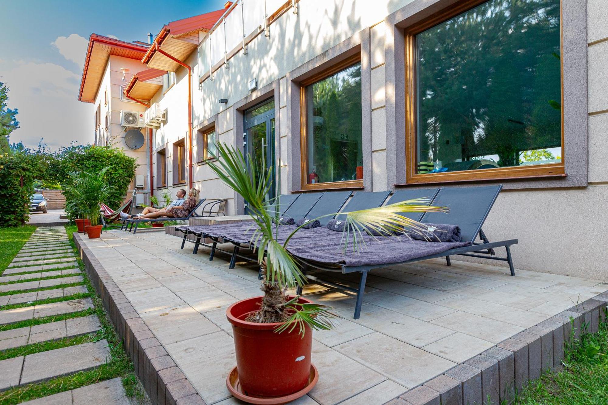 Medical Spa Kwiatowa Leczyca Exterior photo