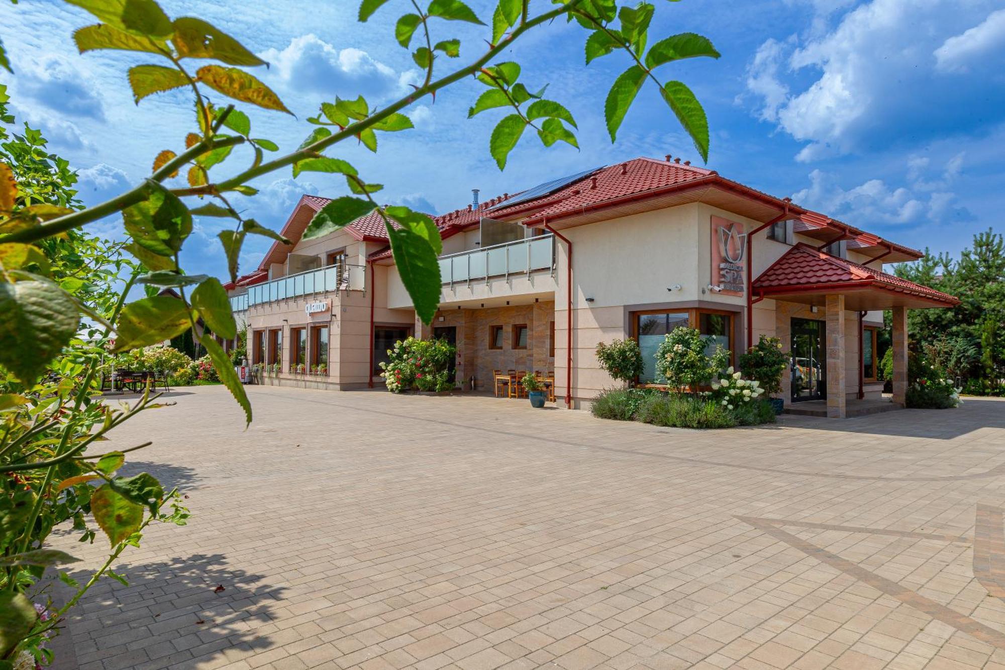 Medical Spa Kwiatowa Leczyca Exterior photo